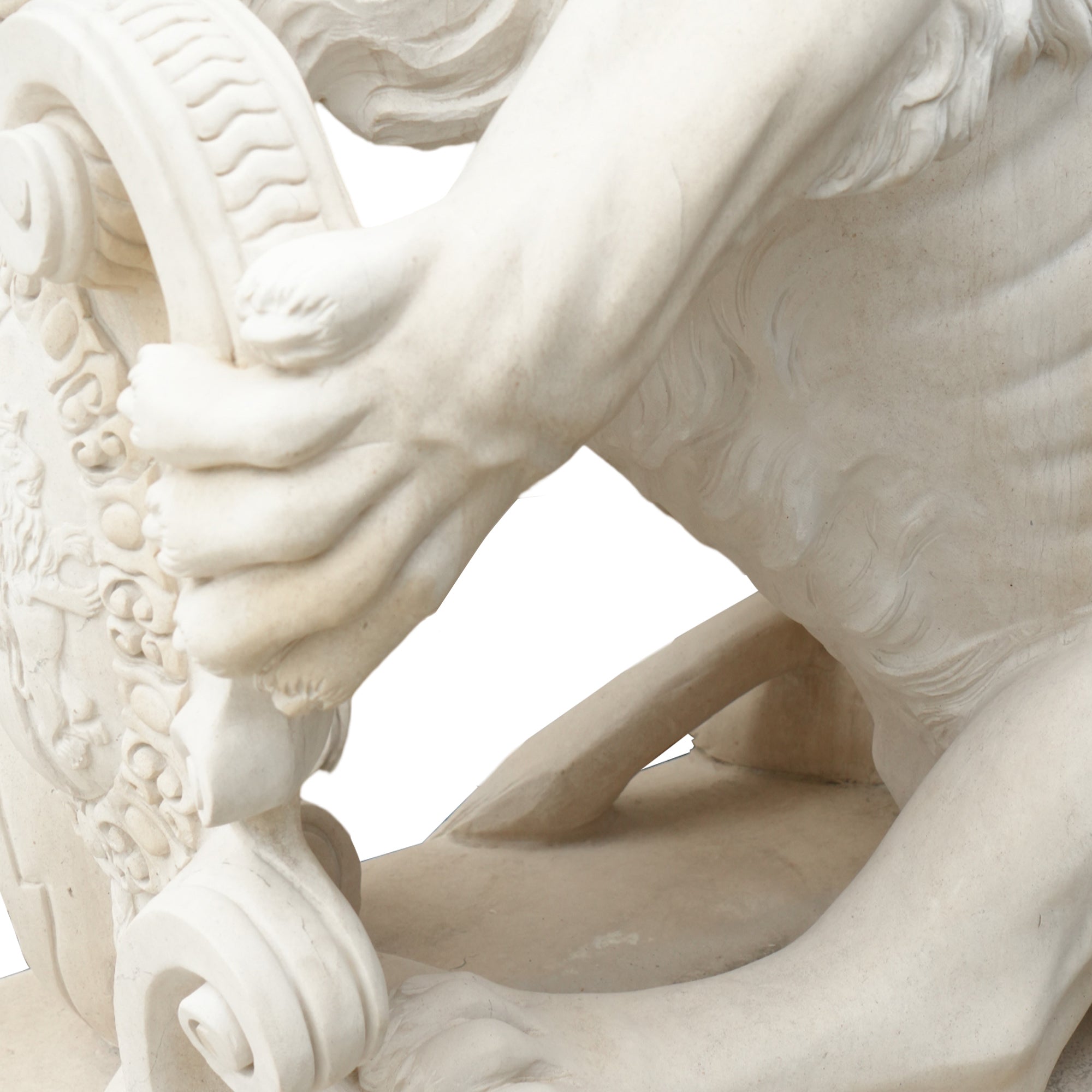 Close-up of the lion's paw holding the heraldic shield, highlighting the finely sculpted details and the lion’s powerful form.