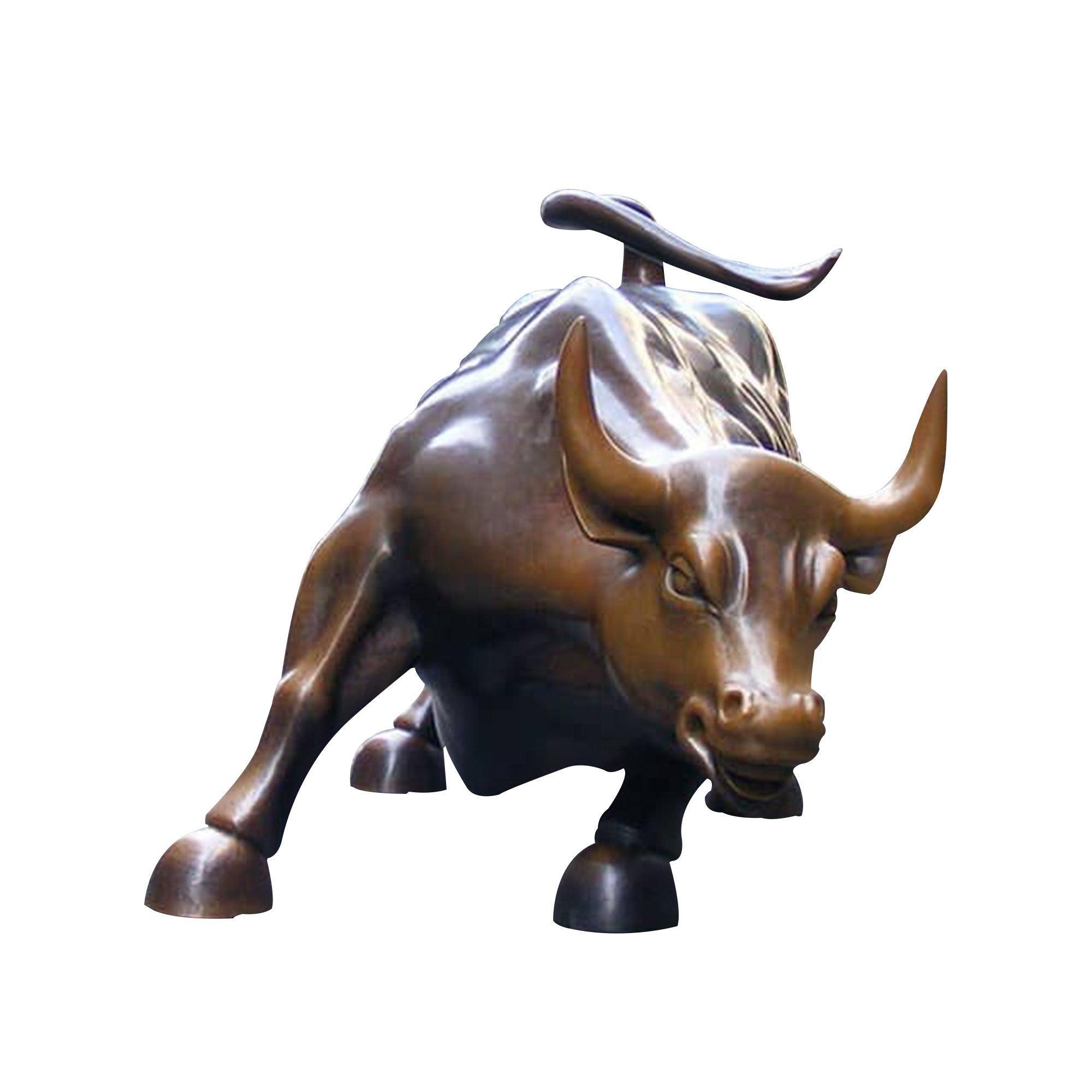 famous bull of wallstreet bronze sculpture pacing on street