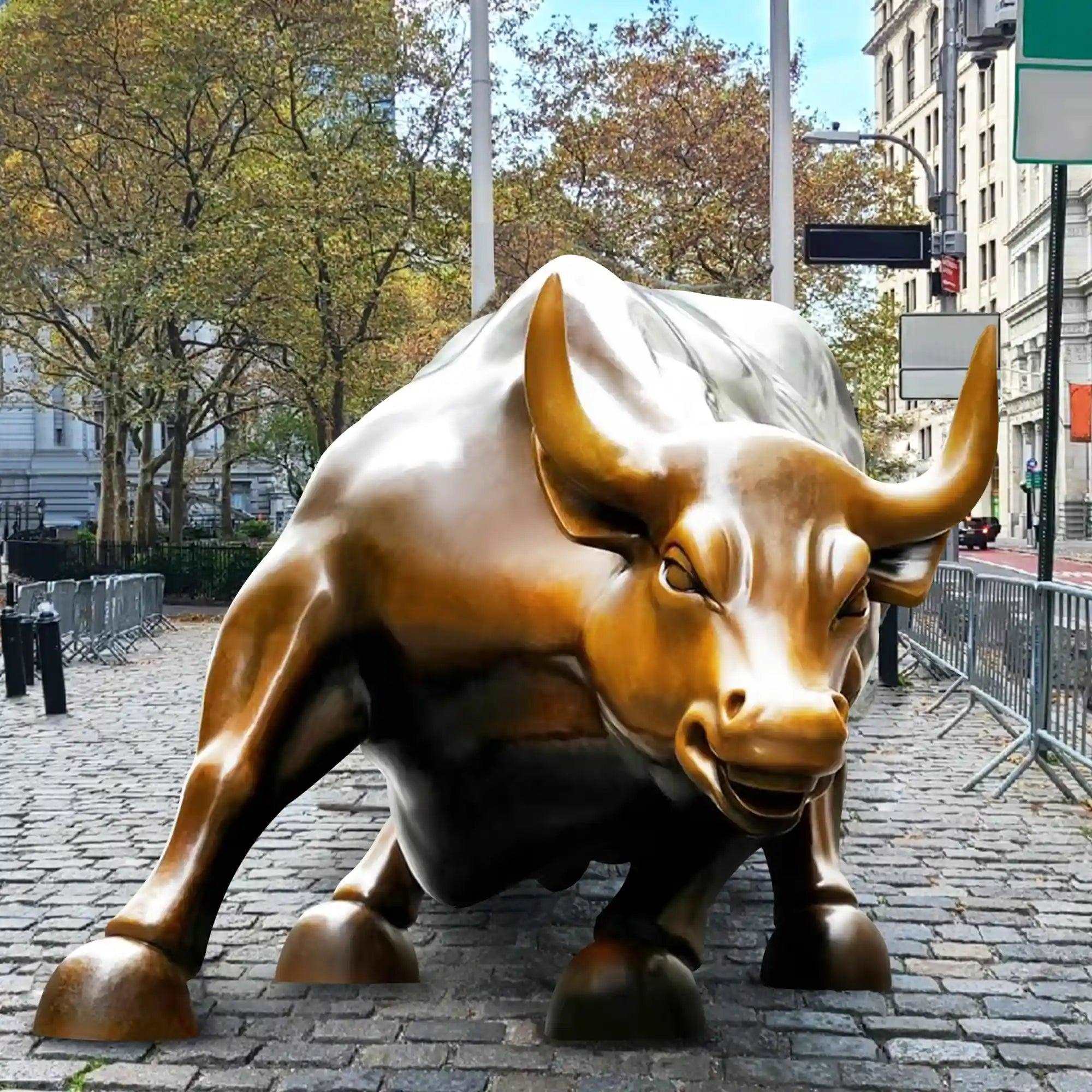 famous bronze Wall Street bull statue in New York City